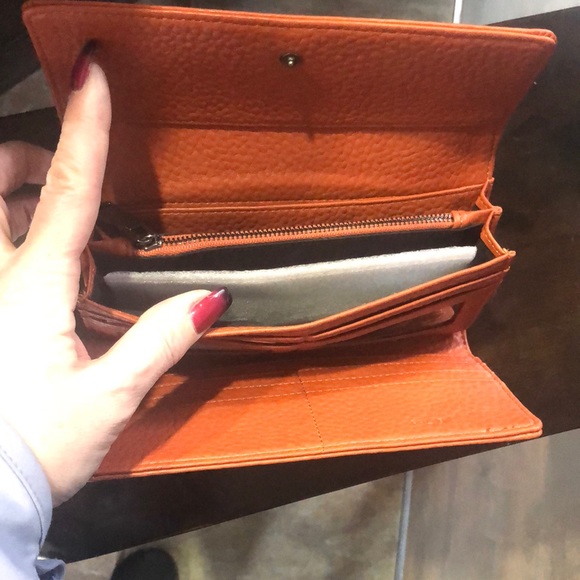 NWT Tri-Fold vegan leather Wallet - Picture 1 of 5